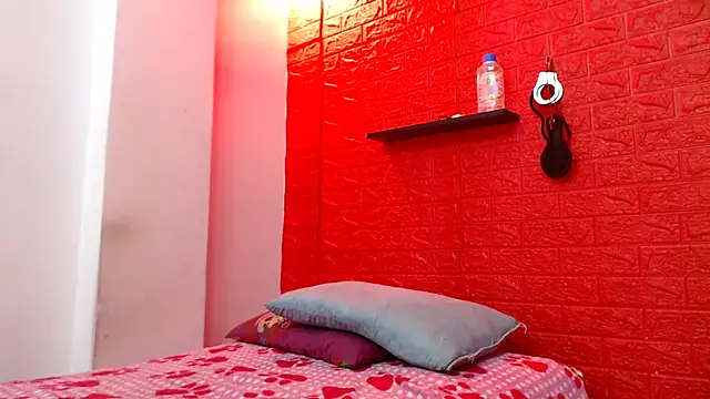 juliette18rose online show from February 14, 8:00 pm