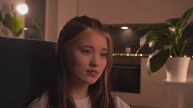 EleniRoeber online show from February 16, 4:18 pm