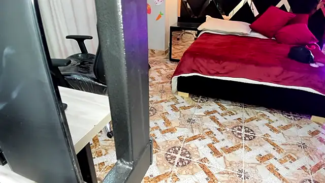 Lucia 24x online show from April 4, 1:21 pm