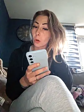 dewimp1 online show from April 5, 4:28 pm