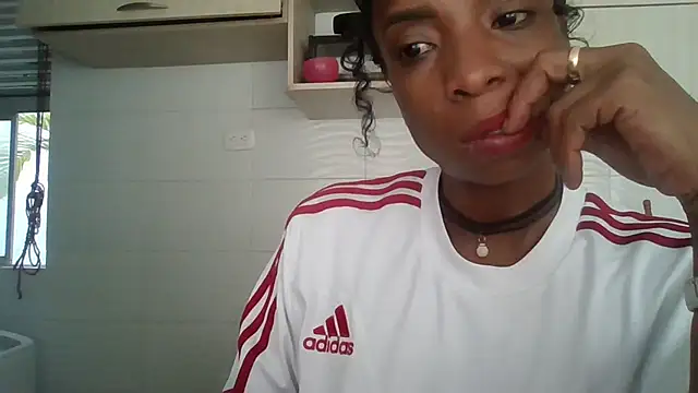 JadaMillss online show from April 18, 12:40 pm