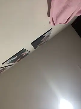 JuliaaVega online show from April 17, 11:45 am