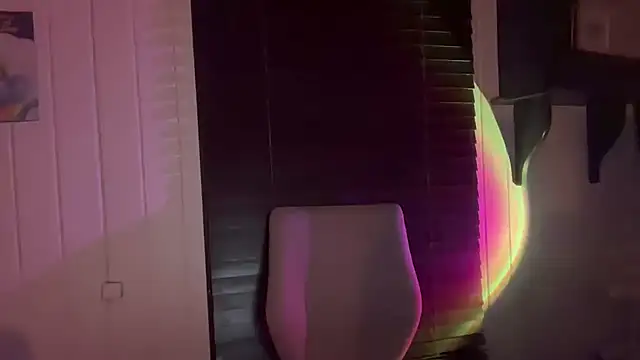 xopeachybaby online show from April 24, 9:45 am