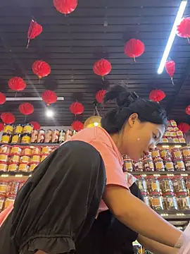 Lyn-be99 online show from April 3, 9:29 am