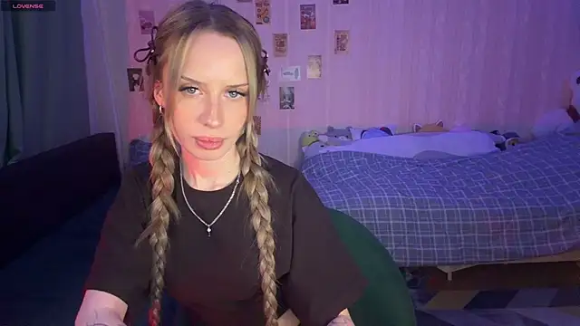 DellaCampbell online show from April 27, 3:53 pm