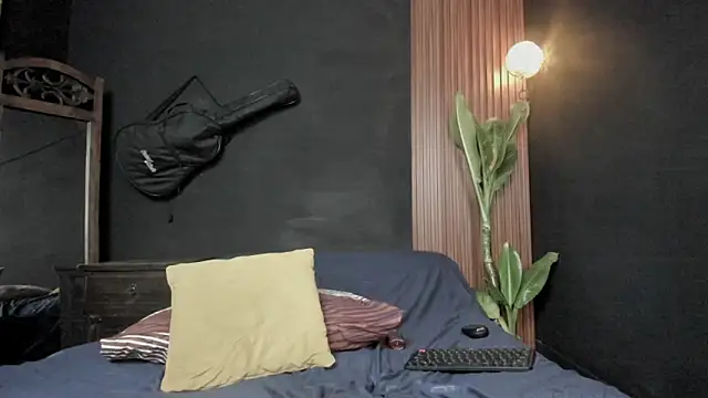 luna sunflower   online show from February 19, 2:00 am