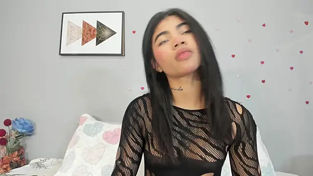 PauleteW10 online show from April 18, 12:51 pm