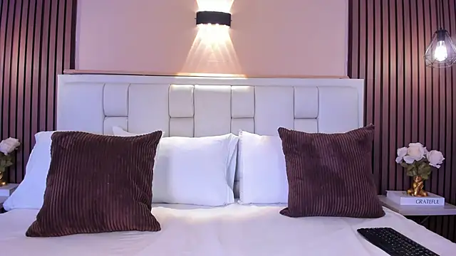 KataThonpson online show from April 19, 12:38 pm