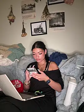 ellianajean online show from June 5, 4:49 am