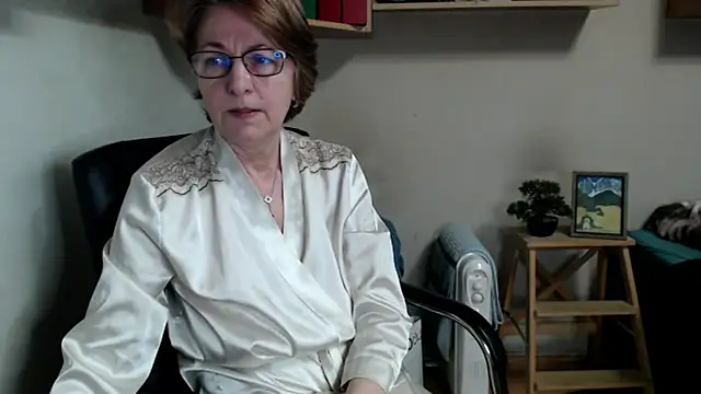 katemodel online show from March 31, 7:19 am