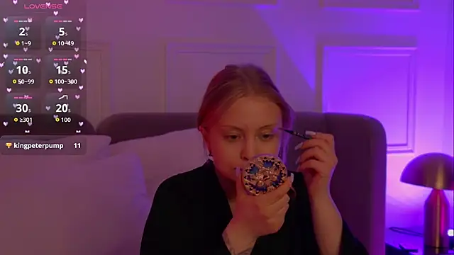 MollyHilton online show from April 12, 6:33 pm