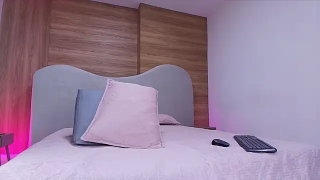 shaina adams online show from February 15, 11:53 am