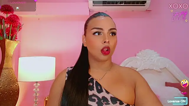 Maia Hotts online show from April 1, 9:01 pm