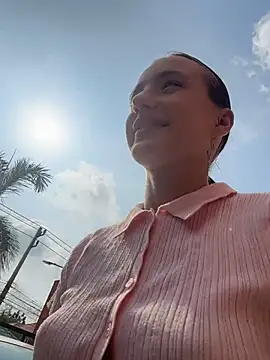 MiaTee online show from April 15, 2:01 am