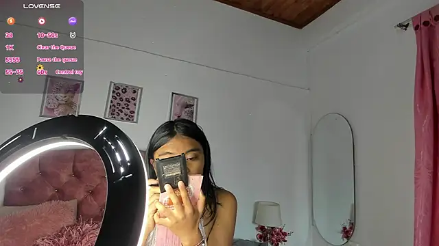 luna velveth online show from April 12, 11:46 am