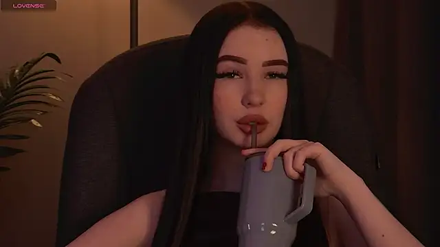 ArianaLim online show from April 5, 4:17 pm