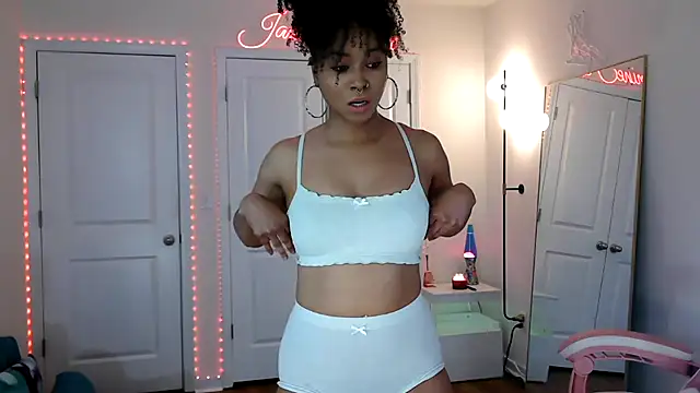 JazmineFoxx online show from April 22, 5:43 pm