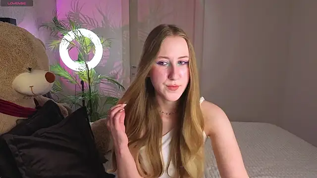 CassieReborn online show from March 6, 6:58 pm