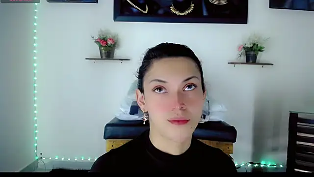 NathalialLooes online show from February 25, 5:28 am