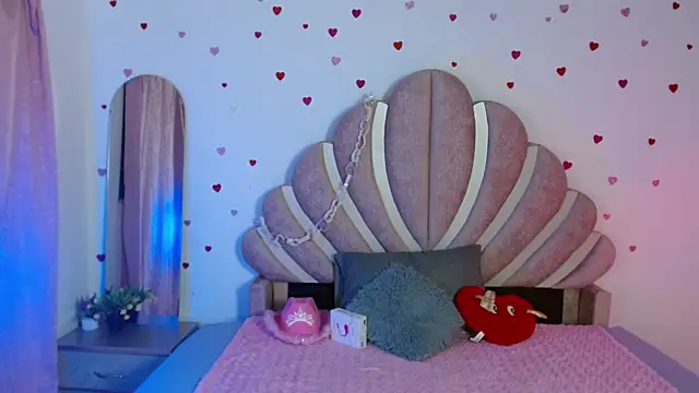 mia fox666 online show from April 4, 11:58 pm