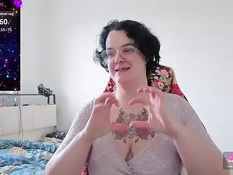 lunatigre4 online show from February 24, 3:10 pm