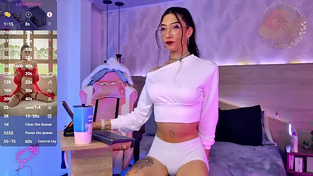 kylliefox  online show from March 14, 1:23 pm