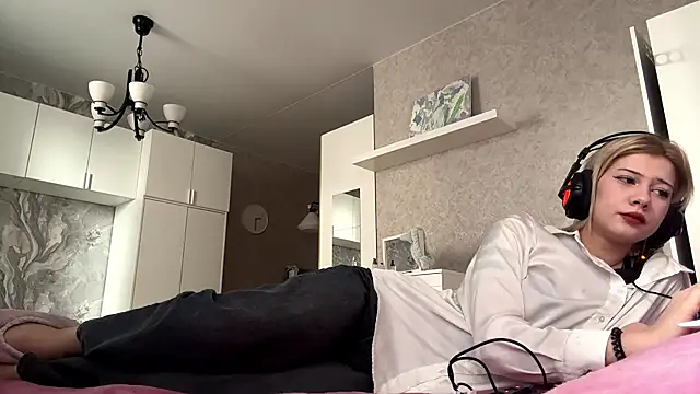 LadyFoxLove online show from March 5, 11:28 am