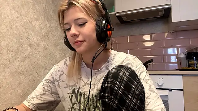 LadyFoxLove online show from February 22, 11:55 am