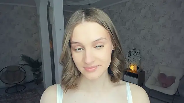 LianneBynon online show from April 19, 8:58 am