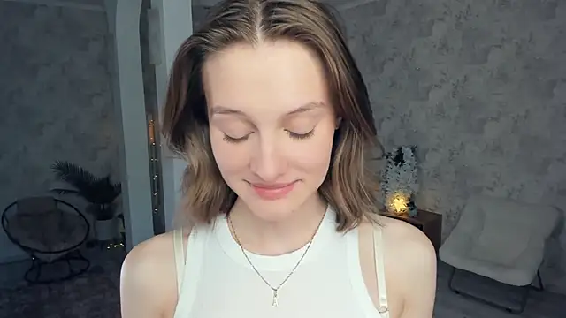 LianneBynon online show from April 3, 2:48 pm