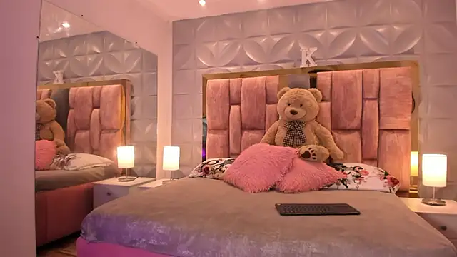 Paris Velvet online show from February 10, 9:51 pm