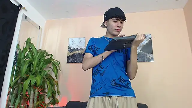 DesiresOfOlympus  online show from March 23, 8:04 pm