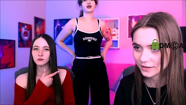 laurenmurrr online show from April 21, 11:50 am