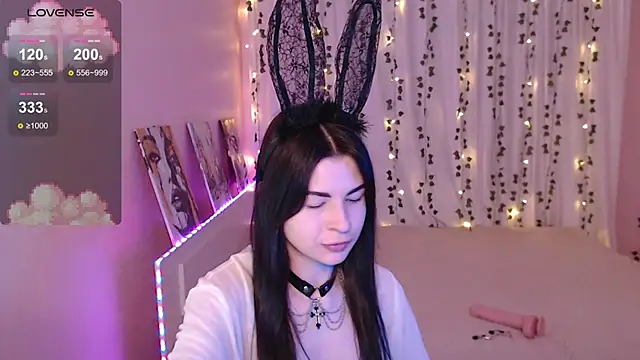 Stephanie Bloom online show from February 17, 8:08 pm