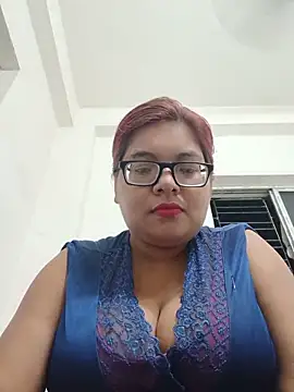Elie Hallway online show from June 20, 6:33 pm