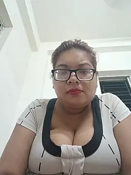 Elie Hallway online show from July 23, 7:33 pm