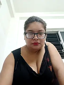 Elie Hallway online show from April 23, 7:05 pm