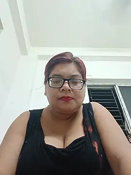 Elie Hallway online show from June 28, 6:47 pm