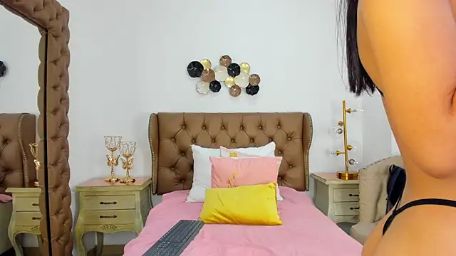 maria 09  online show from April 16, 7:13 pm