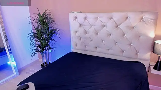 Valenvega  online show from April 18, 12:40 pm