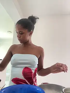 LIA PARKERR online show from February 28, 4:06 pm