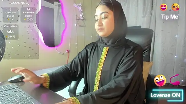 SamiraAwada online show from March 10, 7:18 pm