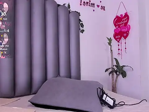 Miaa-Foxx online show from March 21, 7:19 pm