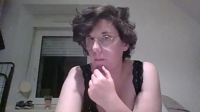 OIseauNoir88 online show from April 15, 7:58 pm