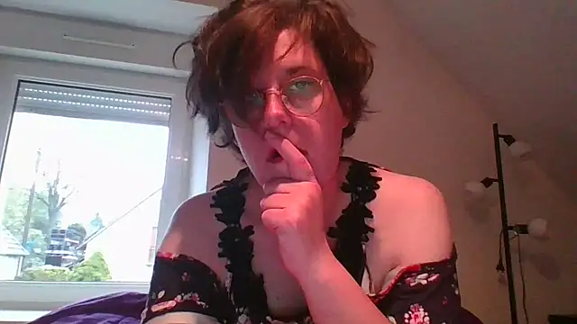 OIseauNoir88 online show from April 12, 6:27 am