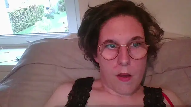 OIseauNoir88 online show from April 13, 4:08 pm