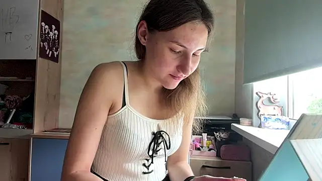 Miaaa Moon online show from July 18, 6:50 am