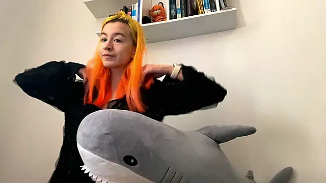 EmilyHein online show from February 10, 7:44 am