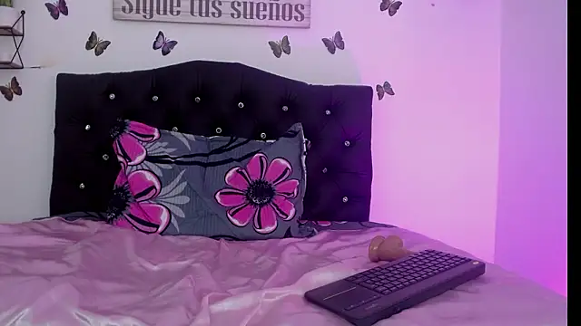 Coral Villalobos online show from February 17, 6:40 pm