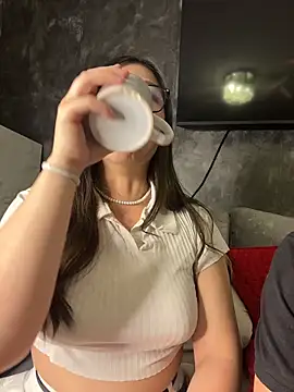 ChloeandAdam online show from March 7, 4:30 am